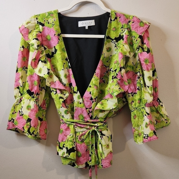 WAYF Ruffle Wrap Top Size Large - Fun Pink & Green Floral Tropical Blouse - Picture 1 of 7